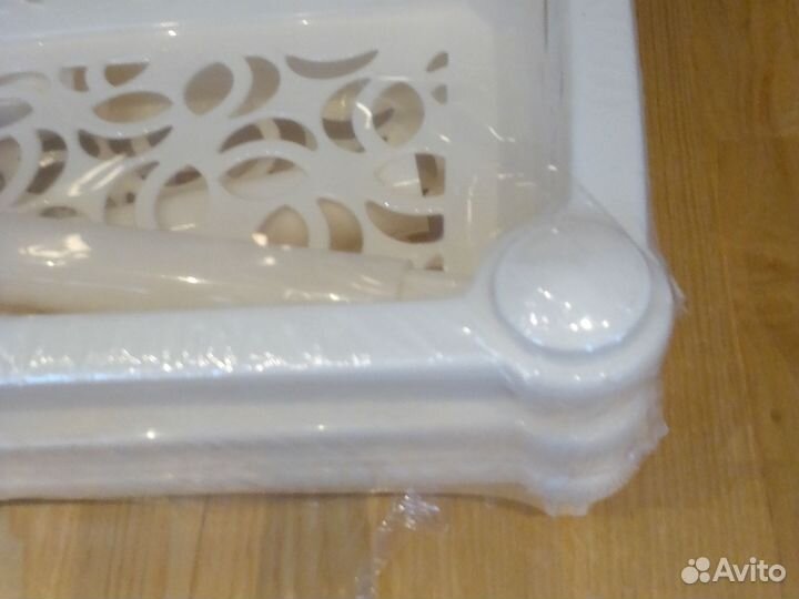 Этажерка на колесиках узкая