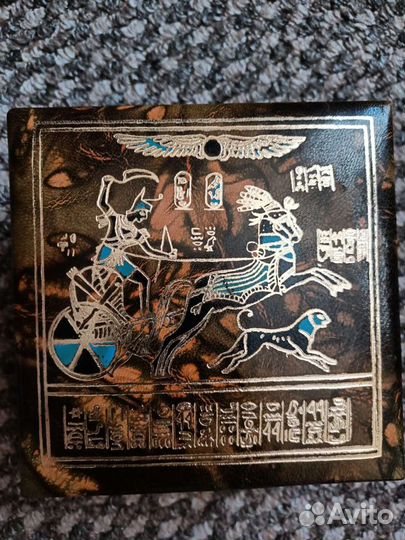 Деревянная шкатулка