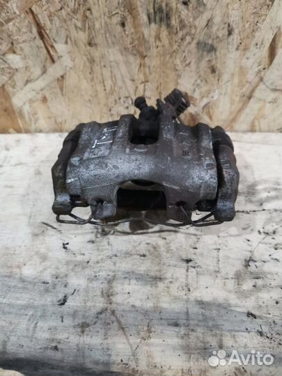 Суппорт тормозной задний правый Ford Focus 2 купе