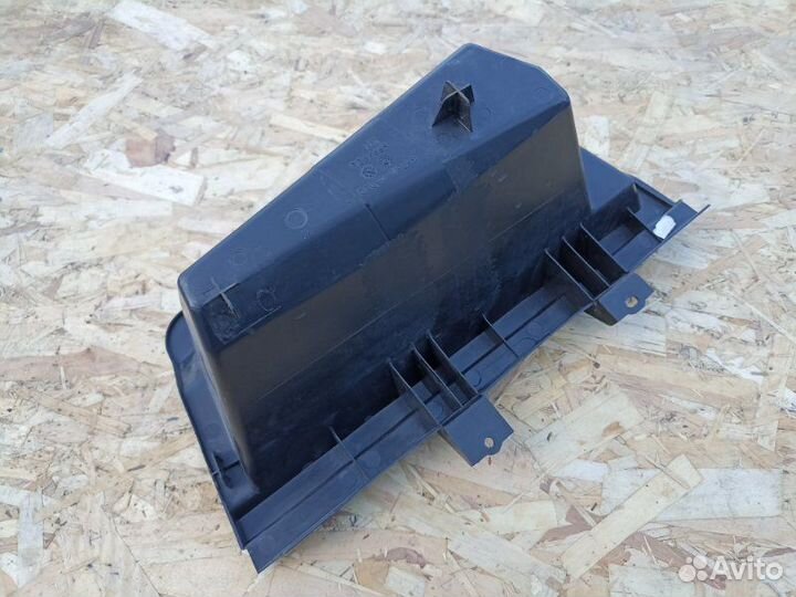 Карман багажника задний правый Toyota Avensis