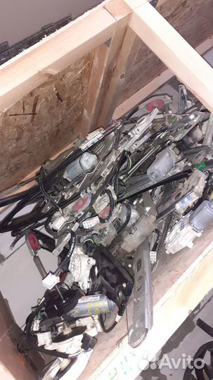 Мерседес 220 стеклоподъемник на двери