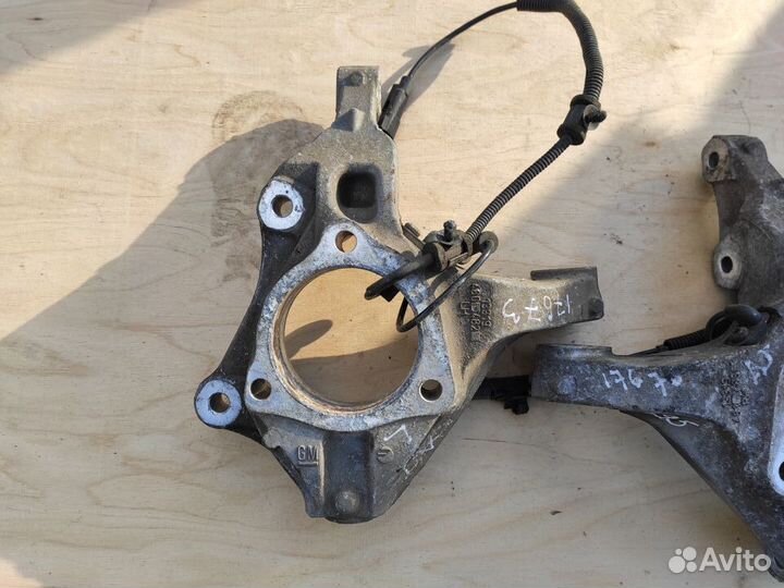 Кулак поворотный 1.3 1.4 1.6 Opel Astra J