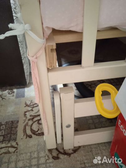 Детская кроватка с продольным маятником