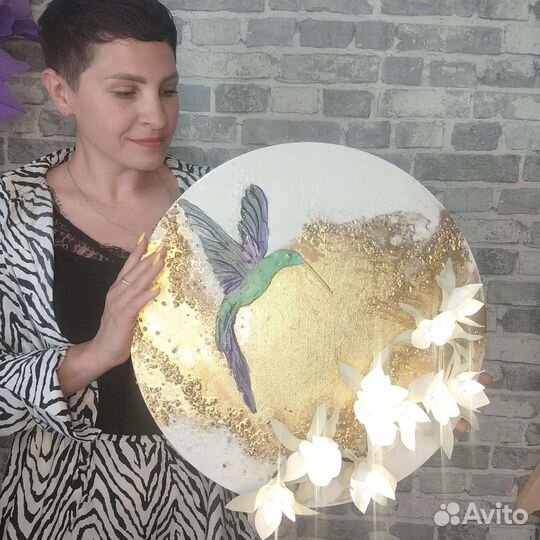 Картина колибри И лилии