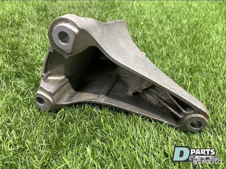 Кронштейн двигателя правый Audi Q7 4LB BAR