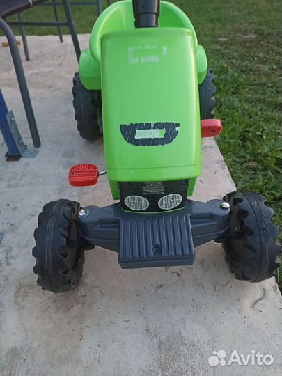 Детский трактор с педалями и прицепом