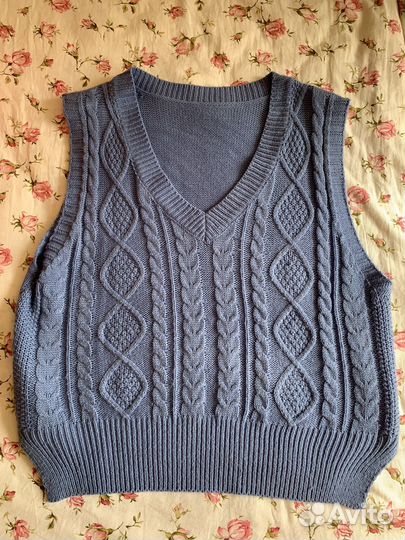 Вязанная жилетка