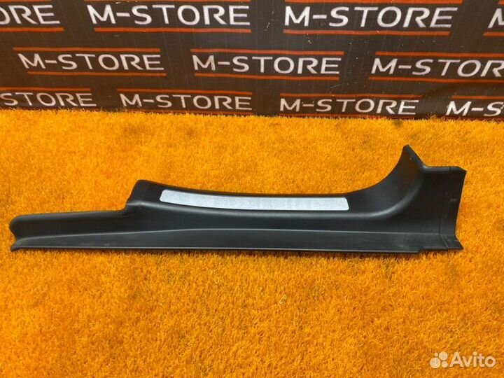 Накладка на порог салона задняя правая