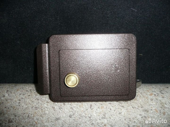 Замки дверные врезные, навесные, петли