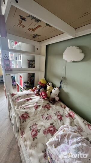 Двухъярусная кровать домик