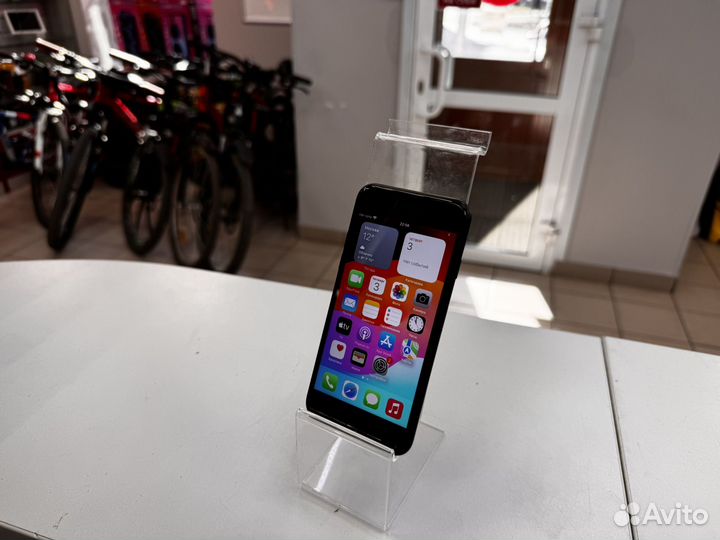 iPhone SE (2020), 128 ГБ