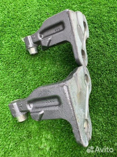 Петля двери правая Land Rover Vogue L405 448DT