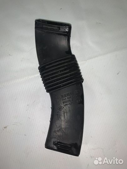 Патрубок вентиляции корпуса Акб Renault fluence