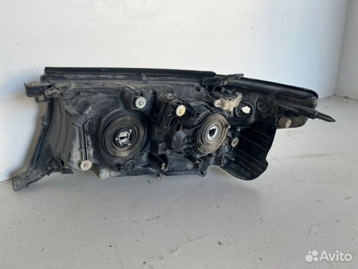 Фара галоген передняя правая Toyota Land Cruiser