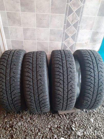 Зимняя резина bridgestone 205/60/16 на дисках
