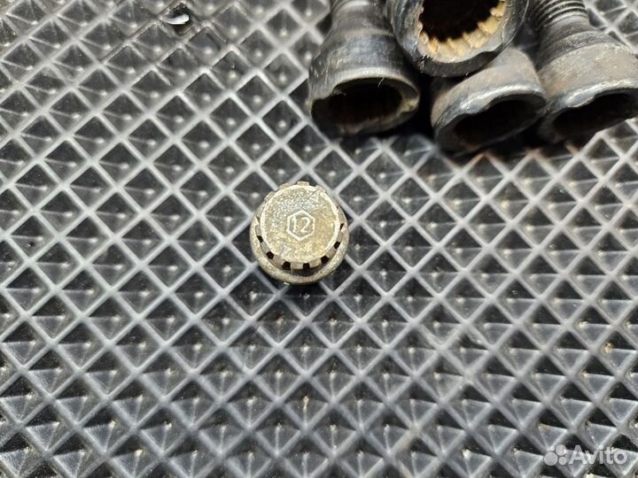 Комплект оригинальных секреток BMW