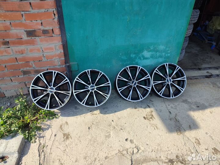 Красивый комплект 4/100 R14