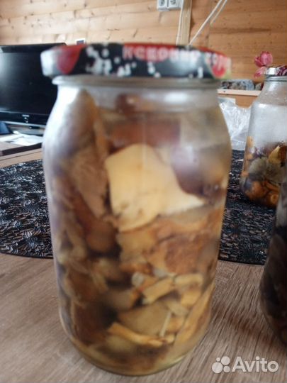 Грибы маринованновые