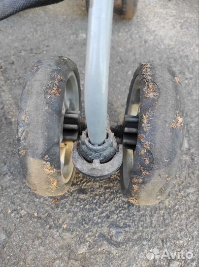 Прогулочная коляска трость