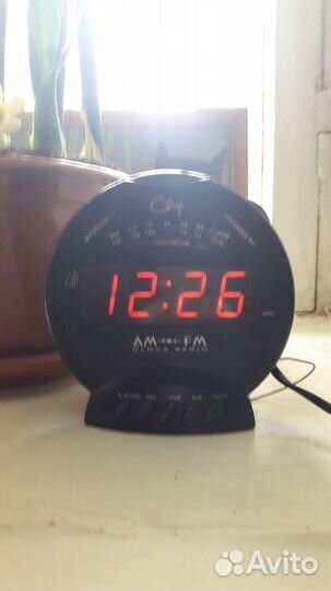 Часы-будильник-радио