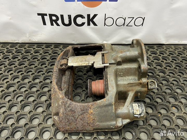 1658011 Суппорт тормозной правый