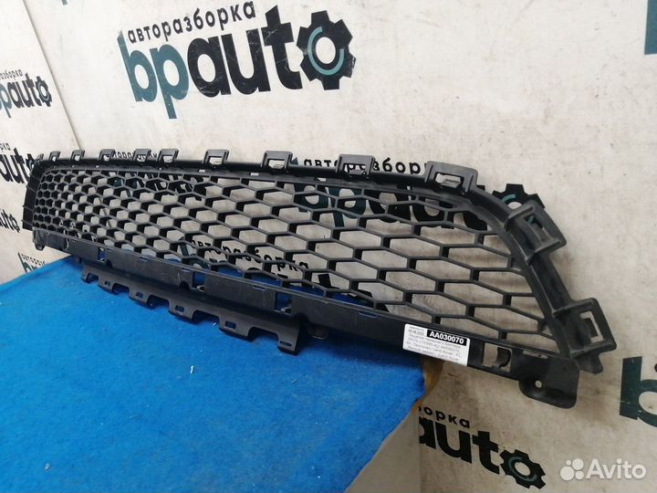 Решетка переднего бампера FK72-17K945-A Land Rover