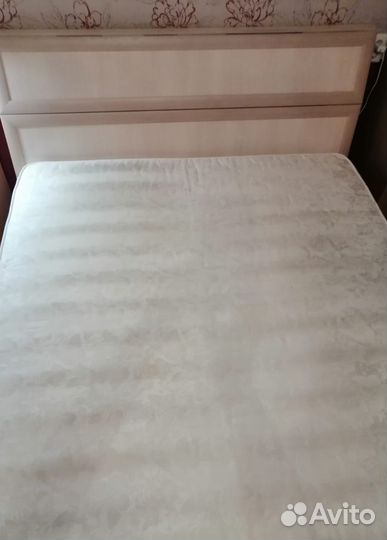 Кровать двухспальная с матрасом бу