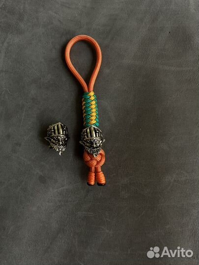 Брелок, темляк