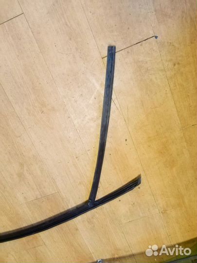 Уплотнитель пере. прав. стекла Рено меган 3