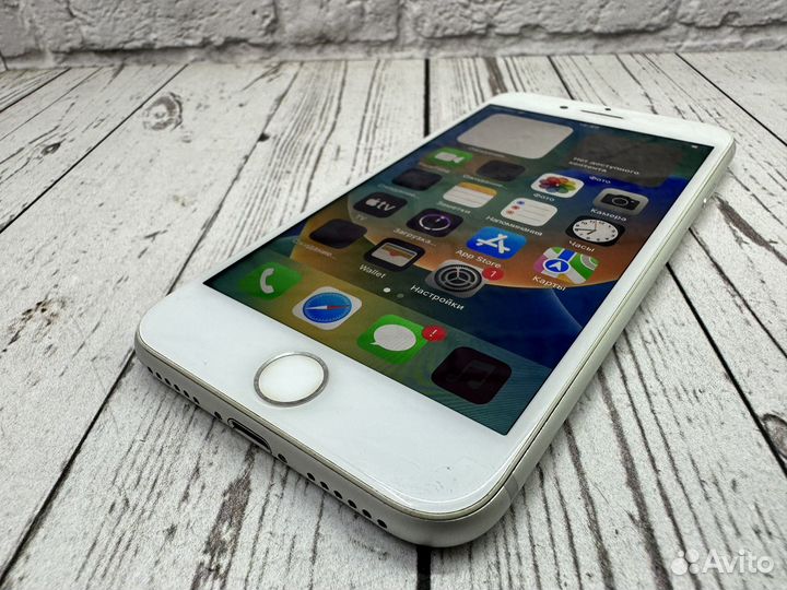 iPhone 8, 64 ГБ