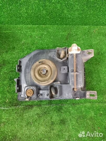 Фара передняя правая Mitsubishi Pajero V46W 4M40