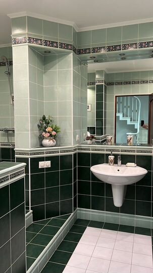 4-к. квартира, 241 м², 3/6 эт.