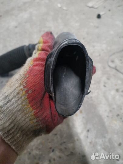 Патрубок воздушного фильтра Renault Sandero 2011