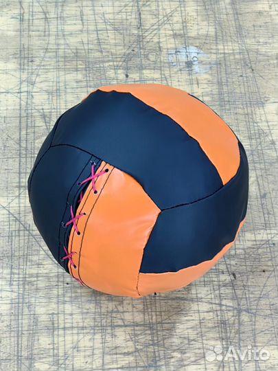 Мяч медицинбол для упражнений дома и в зале