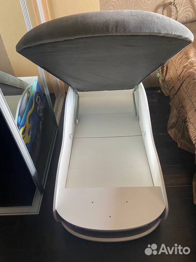 Детская кровать машина