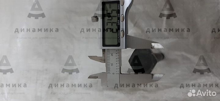 Болт (М16х205) гбц двигателя Shanghai C6121 арт. C