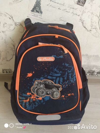 Школьный рюкзак с ортопедической спинкой