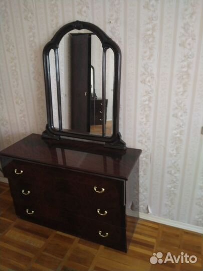 Спальный гарнитур