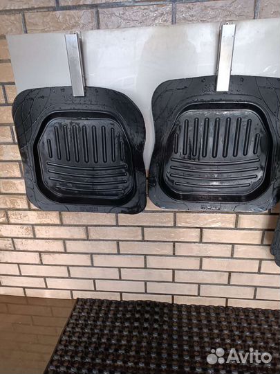 Коврики в салон автомобильные.Универсальные