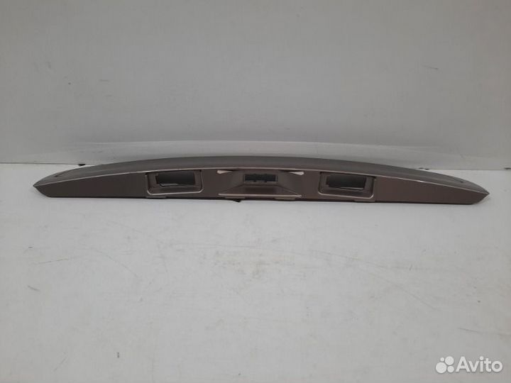 Накладка двери багажника задняя Nissan Qashqai J10