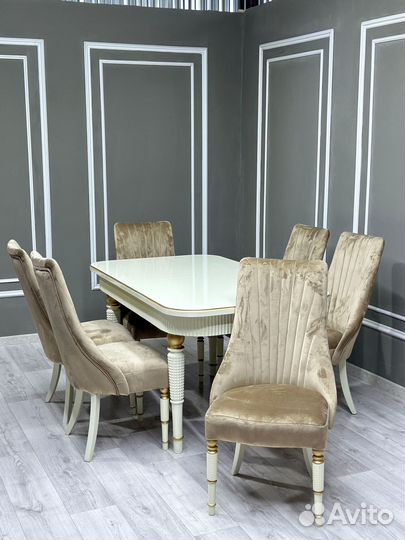 В наличии стол