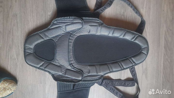 Защита спины dainese