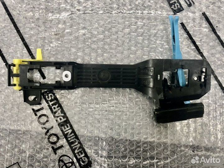 Кронштейн ручки двери задний правый Lexus Rx 3