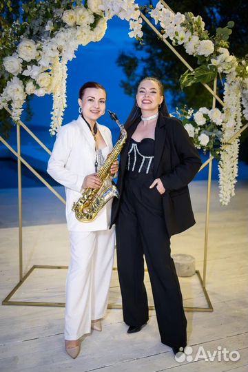 Саксофонистка / музыкант на праздник