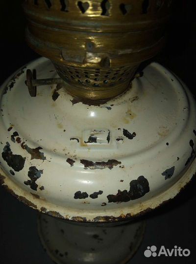 Старинная керасиновая лампа