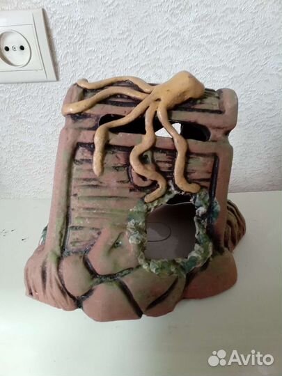 Грот и искусственные растения для аквариума