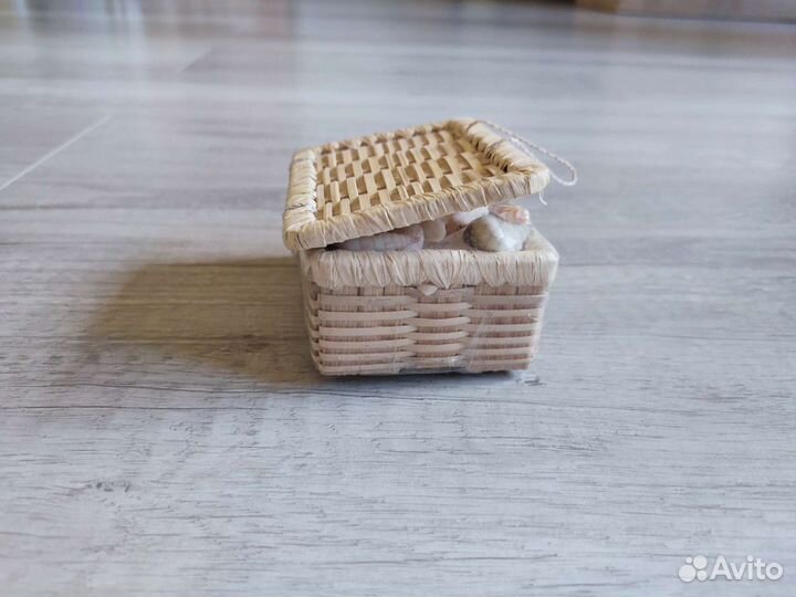Плетёная корзинка с ракушками сувенир украшение