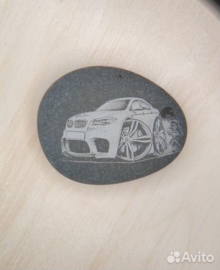 Лазерная гравировка на камнях