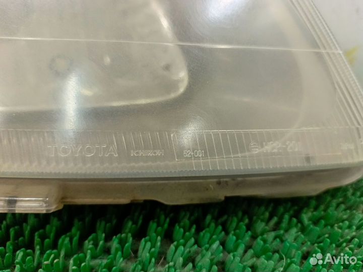 Фара правая Toyota vitz