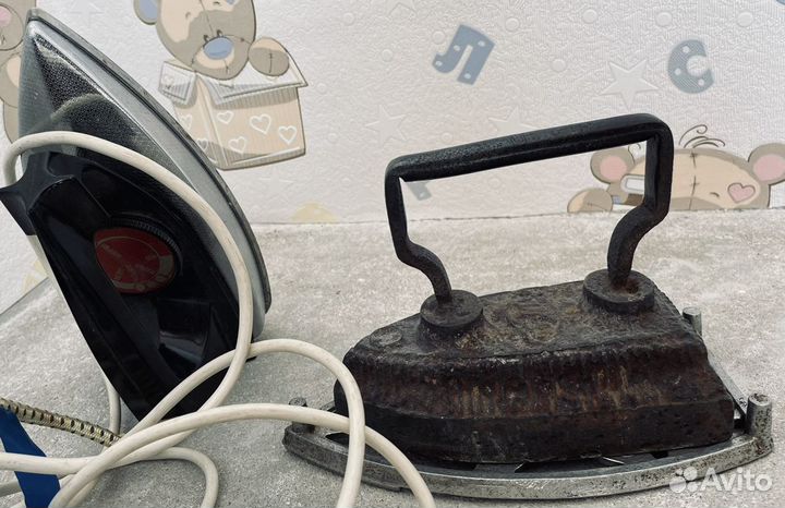 Вещи СССР: 2 утюга, кожаные сумки, дырокол, безмен